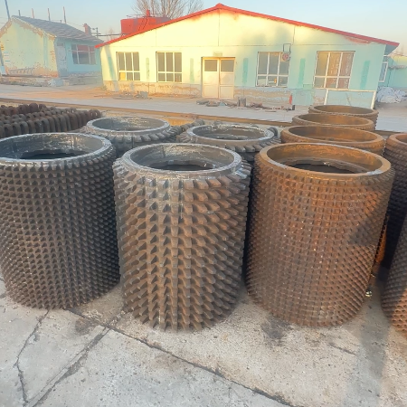 红苹果铸造，一家专业耐磨配件铸造企业，主营双辊破碎机齿板，齿辊，辊皮生产石料破碎，制砂，制粉，抗磨合金，生产线三破，石料厂中细碎等耐磨配件。服务热线：0313-4836168。总经理热线：15103337143。